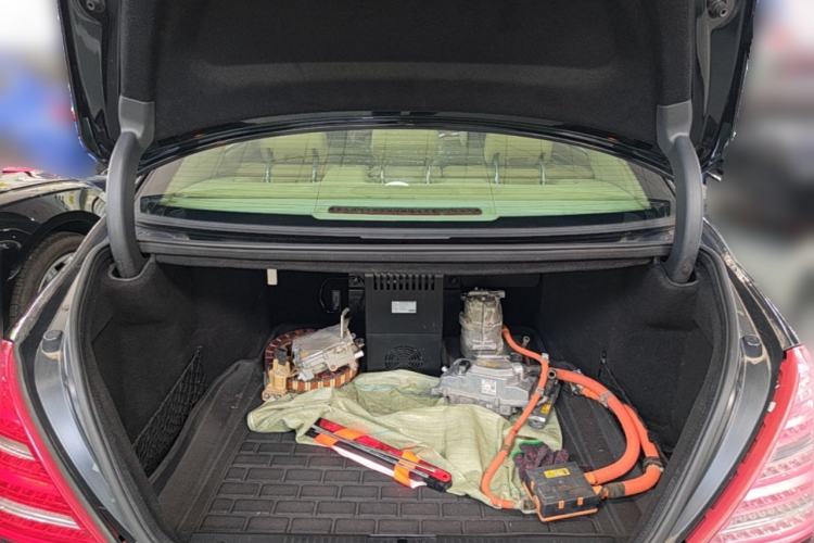 Used Mercedes-Benz S-Class 2010 S 400 L HYBRID Trunk