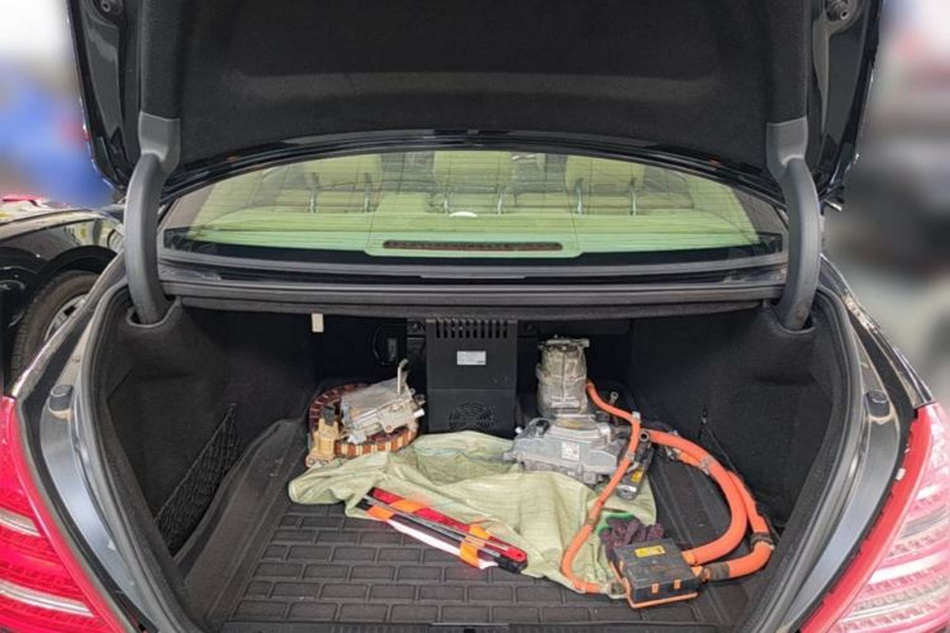 Used Mercedes-Benz S-Class 2010 S 400 L HYBRID Trunk