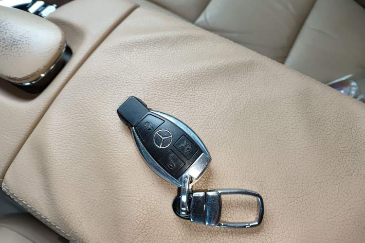 Used Mercedes-Benz S-Class 2010 S 300 L Business Model Vehicle Key