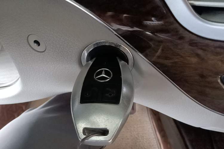 Used Mercedes-Benz S-Class 2010 S 300 L Business Model Vehicle Key