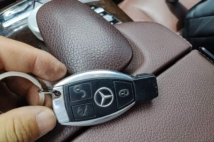 Used Mercedes-Benz S-Class 2010 S 300 L Luxury Model Vehicle Key