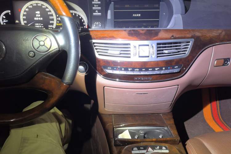 Used Mercedes-Benz S-Class 2010 S 400 L HYBRID Audio And AC Panel