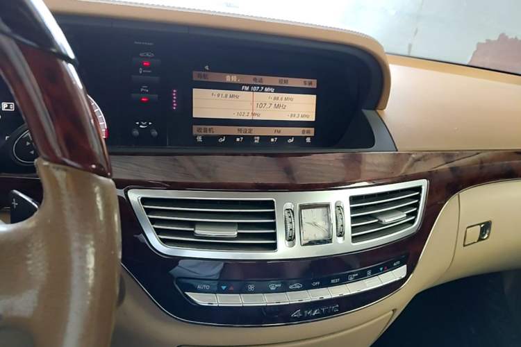 Used Mercedes-Benz S-Class 2010 S 350 L 4MATIC Audio And AC Panel