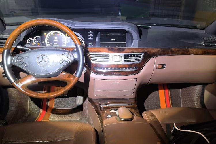 Used Mercedes-Benz S-Class 2010 S 400 L HYBRID Center Console