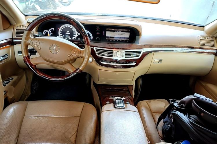 Used Mercedes-Benz S-Class 2010 S 350 L 4MATIC Center Console