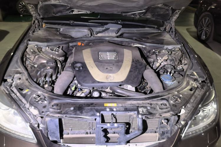 Used Mercedes-Benz S-Class 2010 S 400 L HYBRID Engine Bay