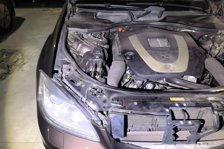 Used Mercedes-Benz S-Class 2010 S 400 L HYBRID Engine Bay Right