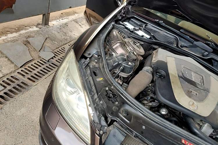 Used Mercedes-Benz S-Class 2010 S 350 L 4MATIC Engine Bay Right