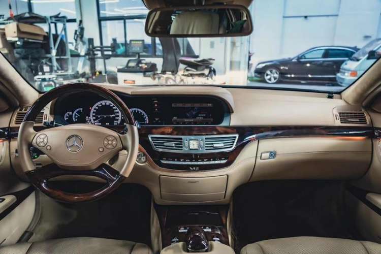 Used Mercedes-Benz S-Class 2010 S 600 L Interior 1