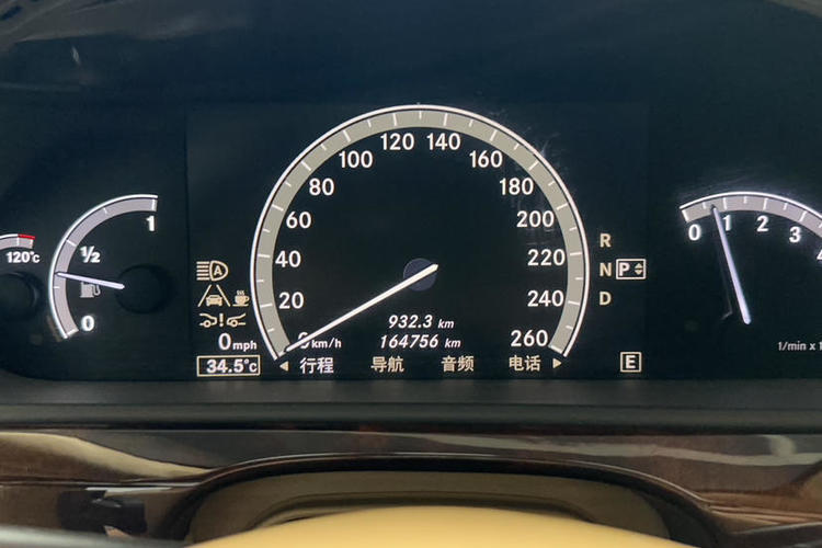 Used Mercedes-Benz S-Class 2010 S 600 L Odometer Close Up