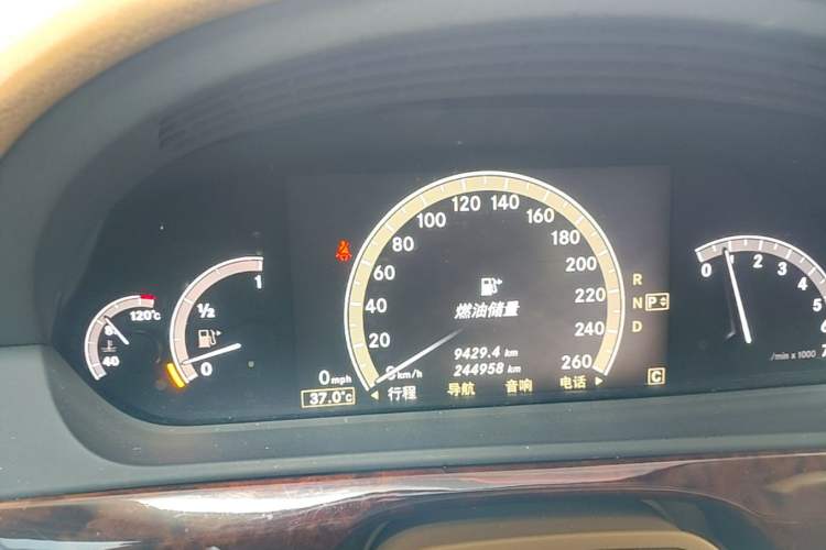 Used Mercedes-Benz S-Class 2010 S 350 L 4MATIC Odometer Close Up