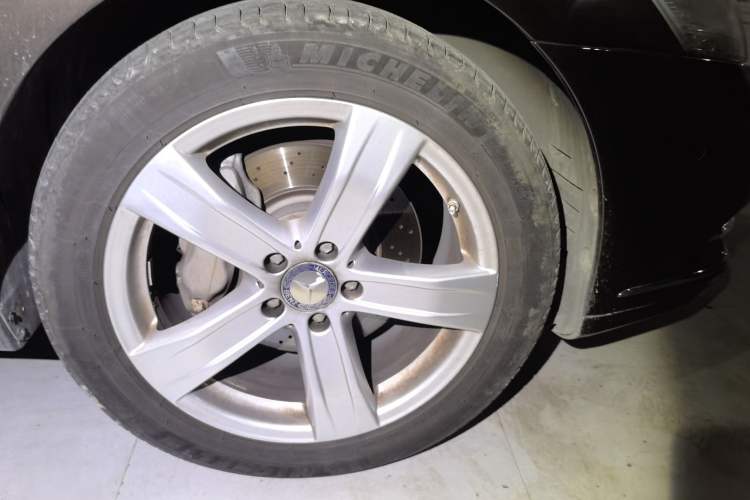 Used Mercedes-Benz S-Class 2010 S 400 L HYBRID Right Front Wheel Hub