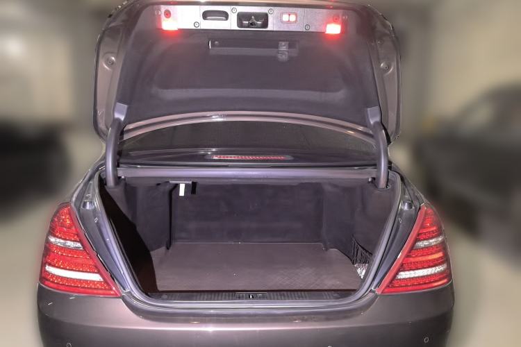 Used Mercedes-Benz S-Class 2010 S 400 L HYBRID Trunk