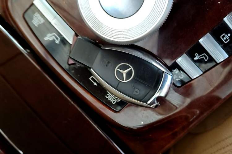 Used Mercedes-Benz S-Class 2010 S 350 L 4MATIC Vehicle Key