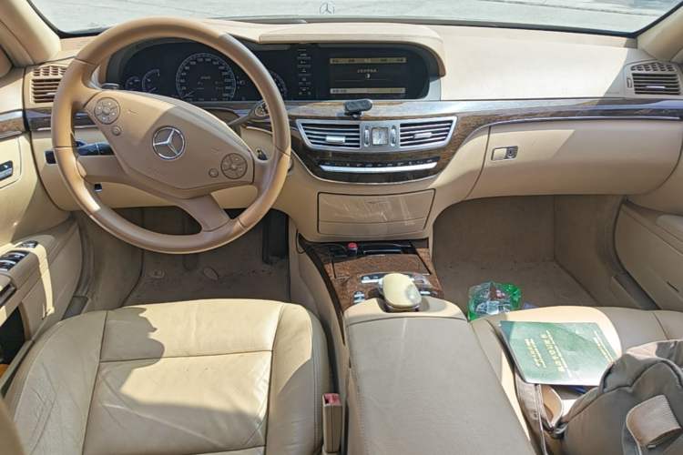 Used Mercedes-Benz S-Class 2010 S 300 L Prestige Edition Center Console