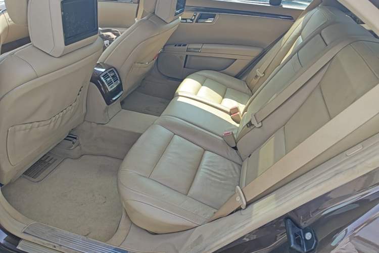 Used Mercedes-Benz S-Class 2010 S 300 L Prestige Edition Left Rear Seat