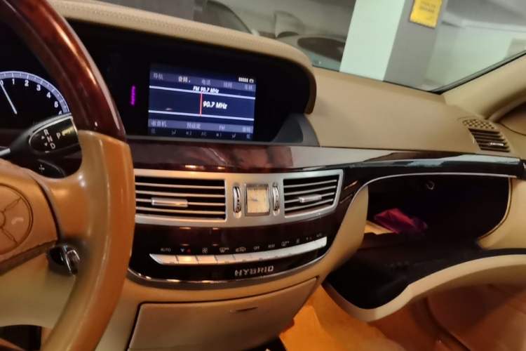 Used Mercedes-Benz S-Class 2010 S 400 L HYBRID Audio And AC Panel