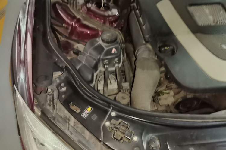 Used Mercedes-Benz S-Class 2010 S 400 L HYBRID Engine Bay Right