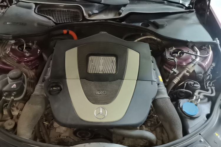 Used Mercedes-Benz S-Class 2010 S 400 L HYBRID Engine Bay