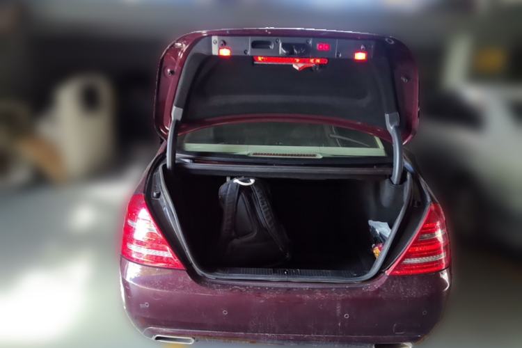 Used Mercedes-Benz S-Class 2010 S 400 L HYBRID Trunk