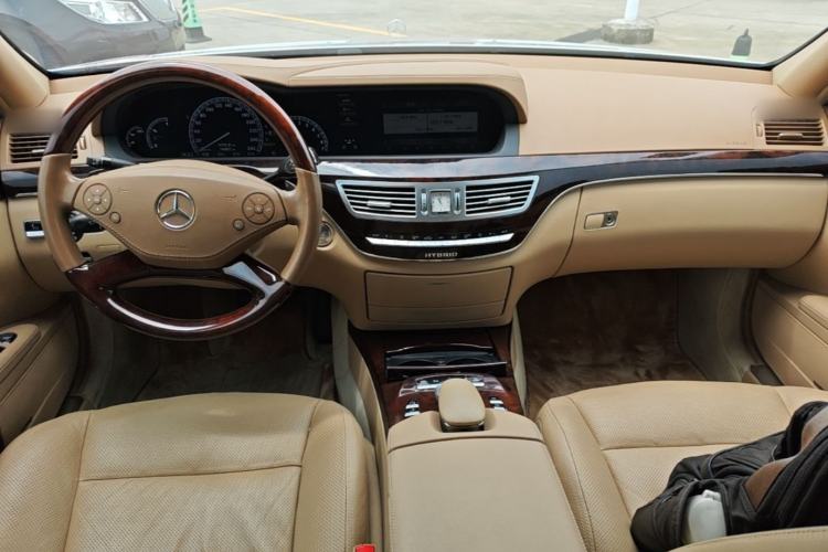 Used Mercedes-Benz S-Class 2010 S 400 L HYBRID Center Console