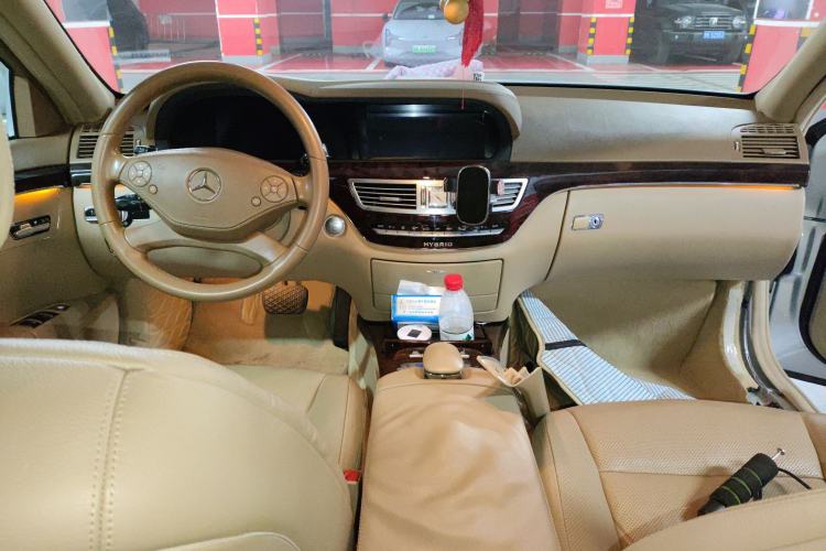 Used Mercedes-Benz S-Class 2010 S 400 L HYBRID Center Console
