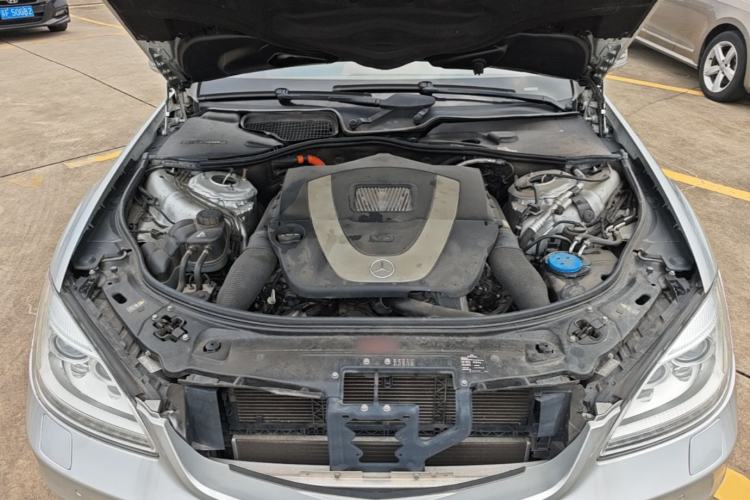 Used Mercedes-Benz S-Class 2010 S 400 L HYBRID Engine Bay