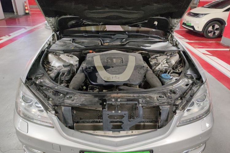 Used Mercedes-Benz S-Class 2010 S 400 L HYBRID Engine Bay