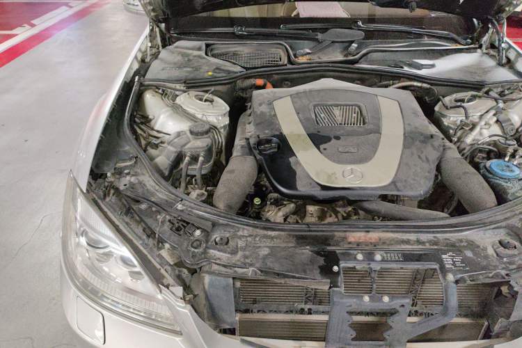Used Mercedes-Benz S-Class 2010 S 400 L HYBRID Engine Bay Right