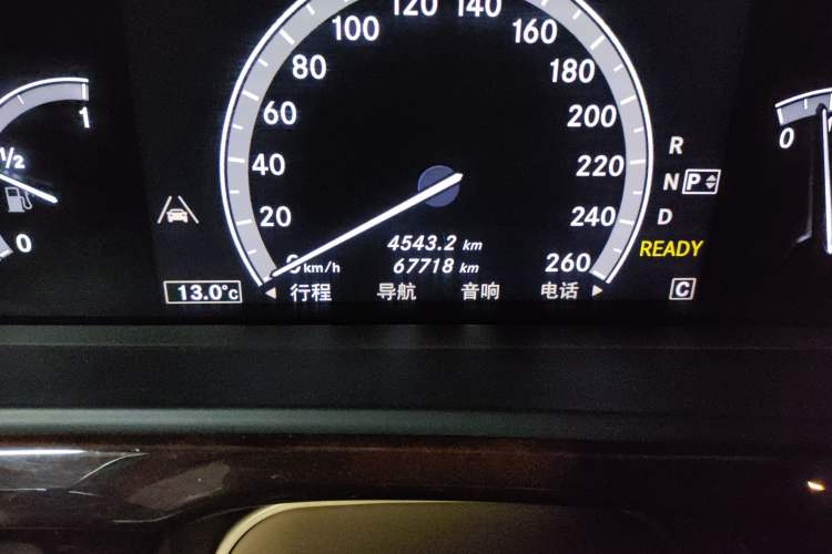 Used Mercedes-Benz S-Class 2010 S 400 L HYBRID Odometer Close Up