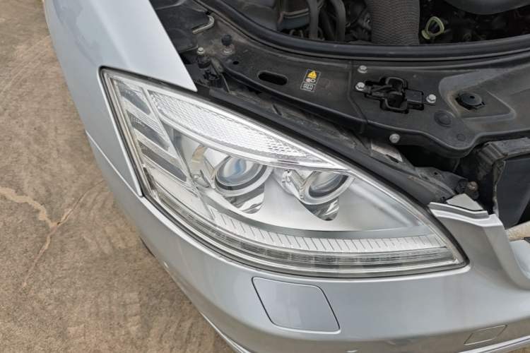 Used Mercedes-Benz S-Class 2010 S 400 L HYBRID Right Front Headlight