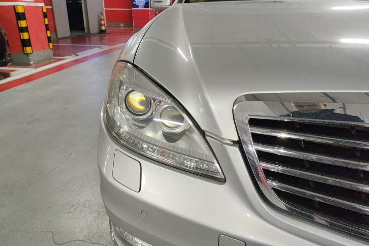 Used Mercedes-Benz S-Class 2010 S 400 L HYBRID Right Front Headlight