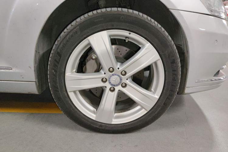 Used Mercedes-Benz S-Class 2010 S 400 L HYBRID Right Front Wheel Hub
