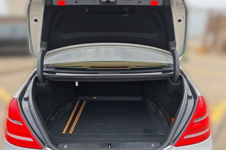 Used Mercedes-Benz S-Class 2010 S 400 L HYBRID Trunk