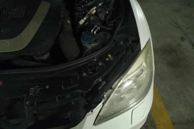 Used Mercedes-Benz S-Class  Engine Bay Left