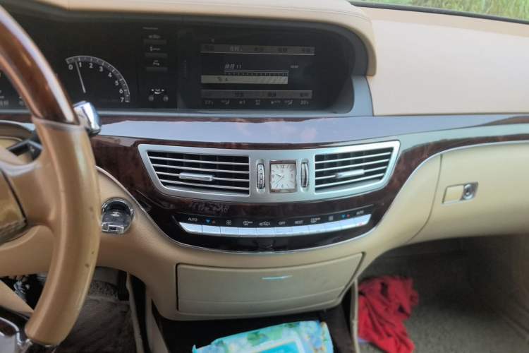 Used Mercedes-Benz S-Class 2011 S 350 L CGI Audio And AC Panel