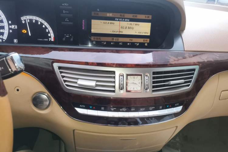 Used Mercedes-Benz S-Class 2011 S 350 L CGI 4MATIC Audio And AC Panel