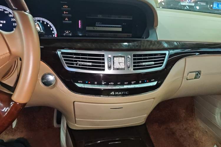 Used Mercedes-Benz S-Class 2011 S 500 L CGI 4MATIC Audio And AC Panel