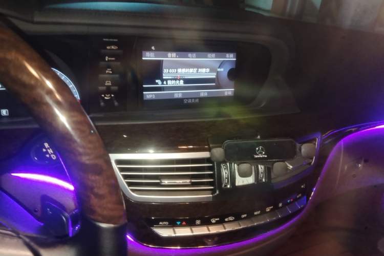 Used Mercedes-Benz S-Class 2011 S 350 L CGI Audio And AC Panel