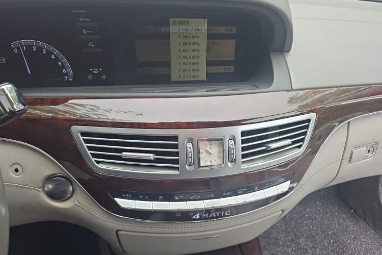 Used Mercedes-Benz S-Class 2011 S 500 L CGI 4MATIC Audio And AC Panel