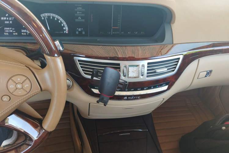 Used Mercedes-Benz S-Class 2011 S 350 L CGI 4MATIC Audio And AC Panel