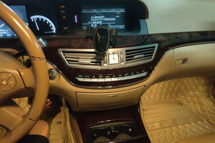 Used Mercedes-Benz S-Class 2011 S 350 L CGI Audio And AC Panel