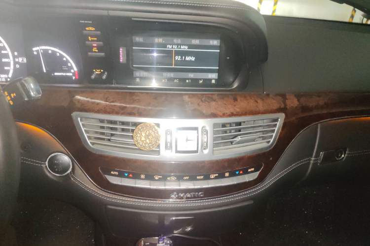 Used Mercedes-Benz S-Class 2011 S 500 L CGI 4MATIC Audio And AC Panel