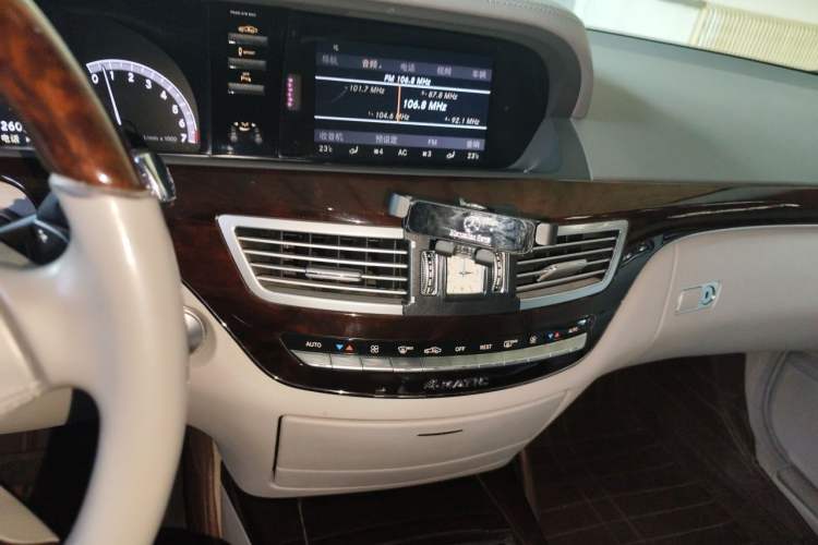 Used Mercedes-Benz S-Class 2011 S 350 L CGI 4MATIC Audio And AC Panel