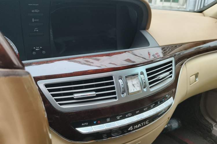 Used Mercedes-Benz S-Class 2011 S 350 L CGI Audio And AC Panel