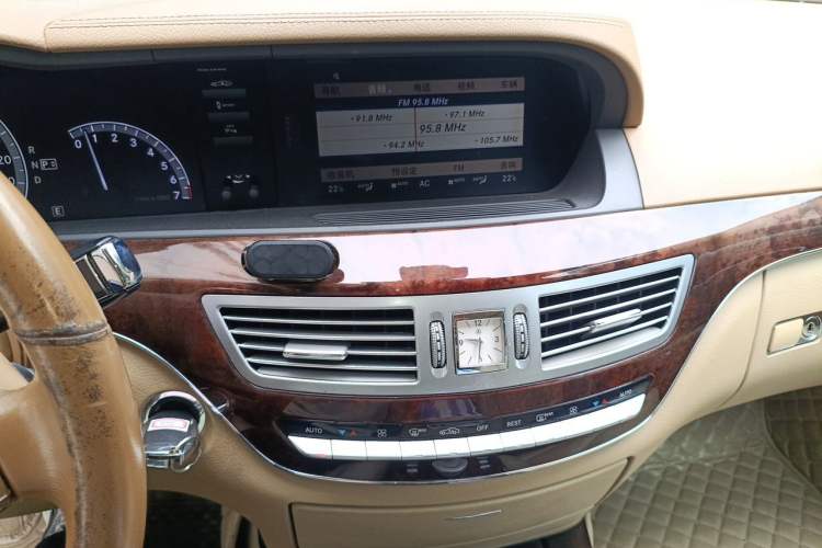 Used Mercedes-Benz S-Class 2011 S 350 L CGI Audio And AC Panel