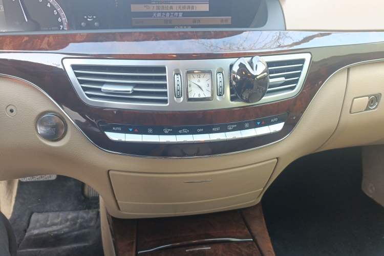 Used Mercedes-Benz S-Class 2011 S 350 L CGI Audio And AC Panel