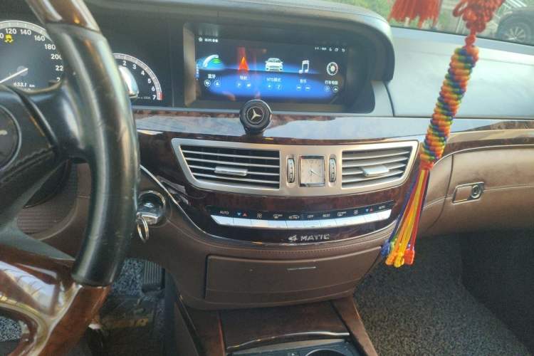 Used Mercedes-Benz S-Class 2011 S 500 L CGI 4MATIC Audio And AC Panel
