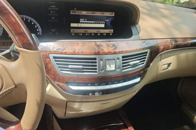 Used Mercedes-Benz S-Class 2011 S 350 L CGI 4MATIC Audio And AC Panel