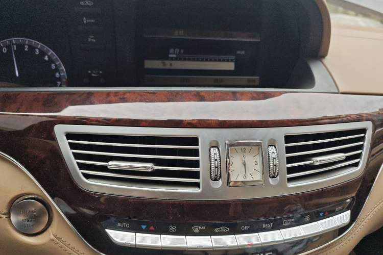 Used Mercedes-Benz S-Class 2011 S 500 L CGI 4MATIC Audio And AC Panel